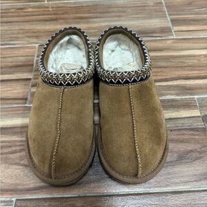 UGG Tasman